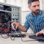 Réparation informatique à domicile Vous avez un souci avec votre PC ou avec un appareil high-tech ? Vous venez d’acheter un objet numérique et vous avez besoin d’installer ?